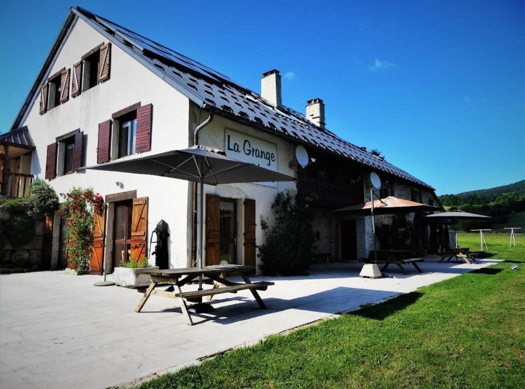 La Grange Des Plans Apartment Le Grand-Abergement Luaran gambar