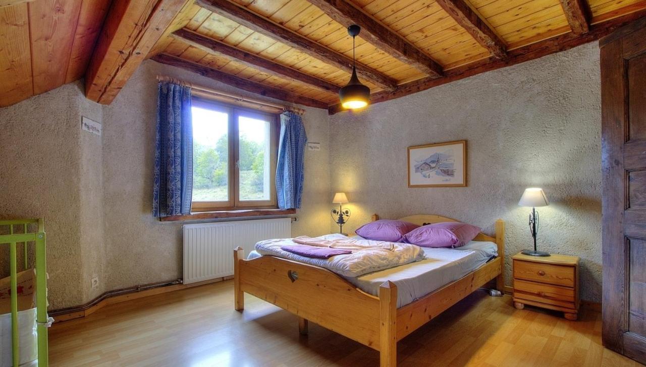 La Grange Des Plans Apartment Le Grand-Abergement Luaran gambar