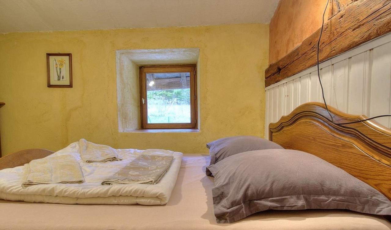 La Grange Des Plans Apartment Le Grand-Abergement Luaran gambar